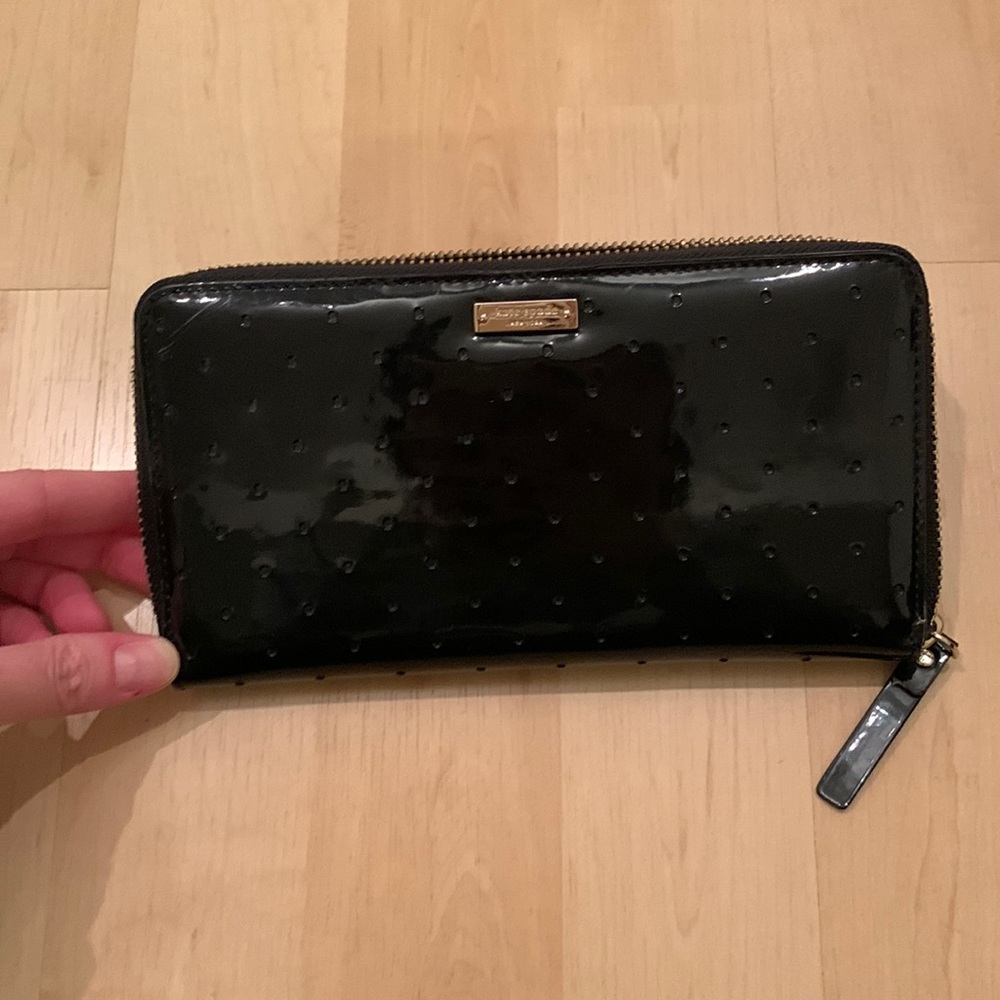 KATE SPADE Neva Zippered Wallet Black Patent Striped Inside